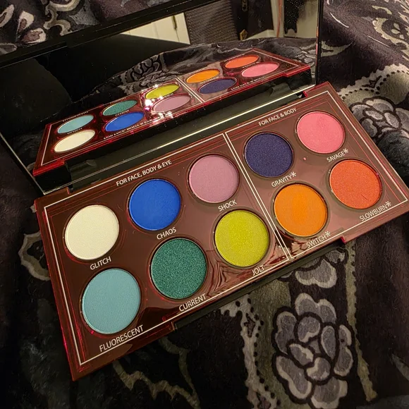 Urban Decay Wired Palette with Rainbow Lettering - Picture 2 of 2